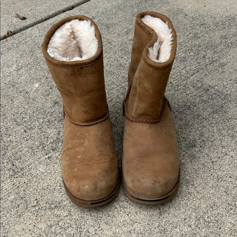 Classic Shearling-Lined Suede Boots in Chestnut
